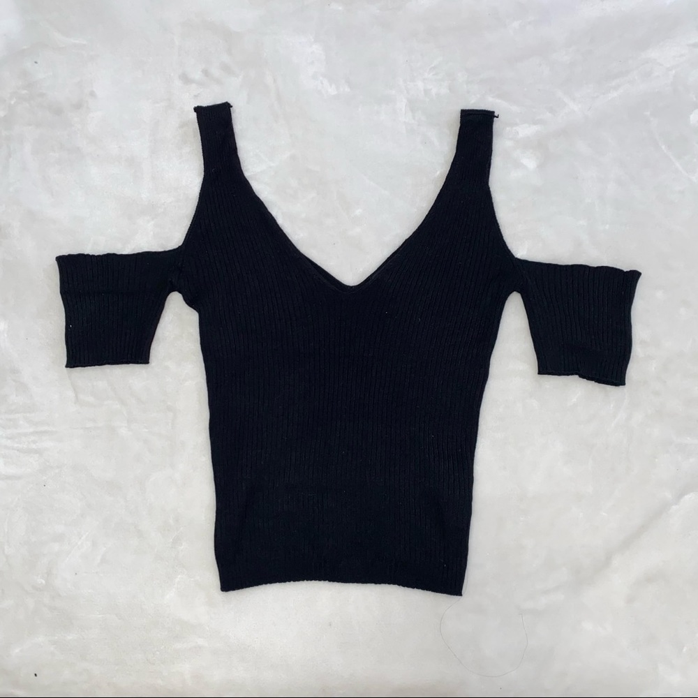 SHOULDER CUT OUT TOP